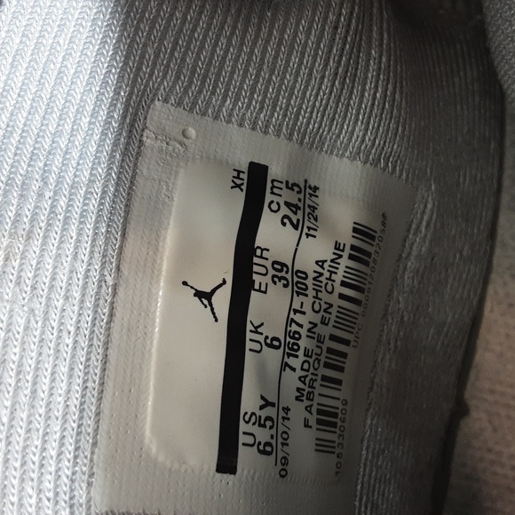 Shoes - Picture 6 of 6